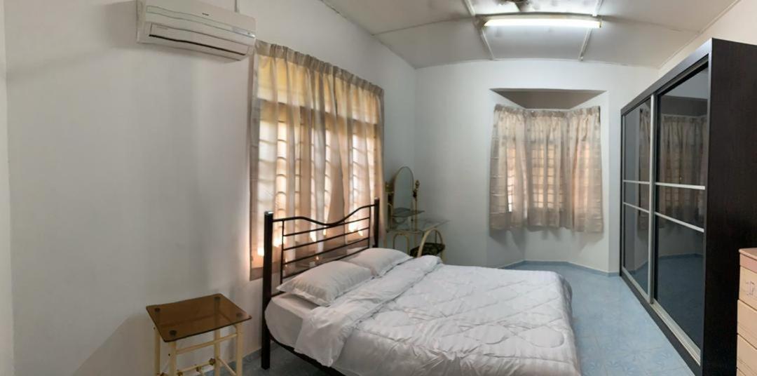 Villa Ctzee Malacca Eksteriør billede