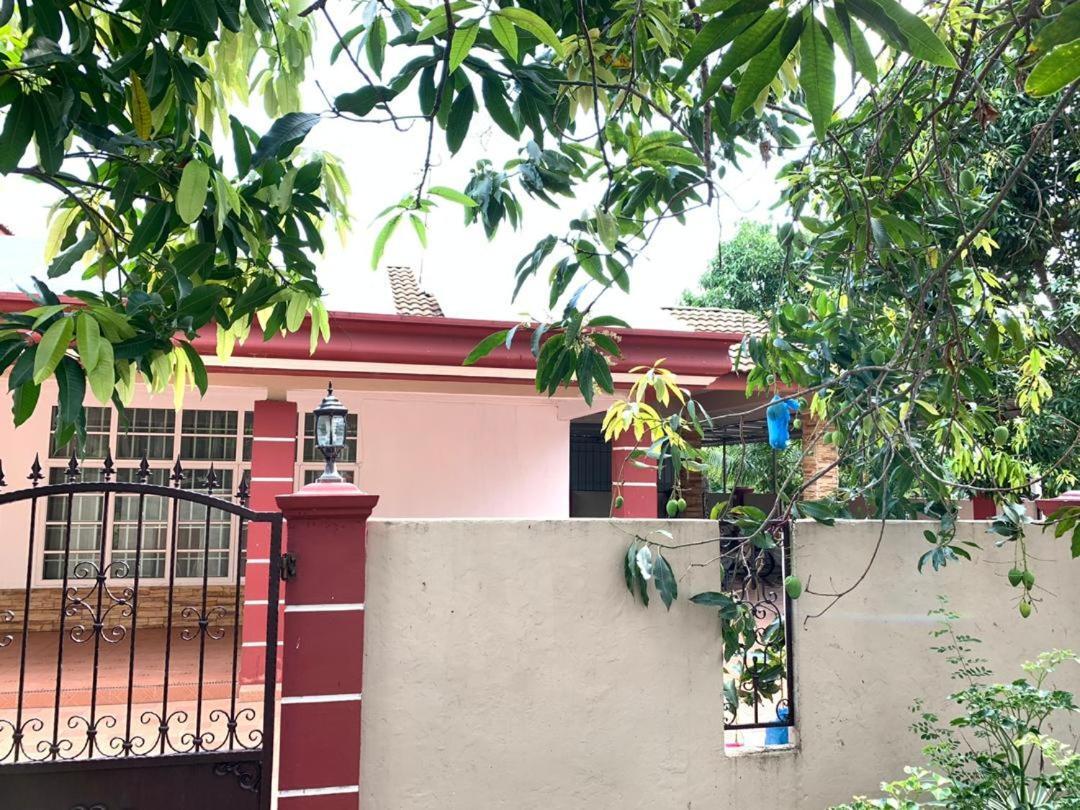 Villa Ctzee Malacca Eksteriør billede